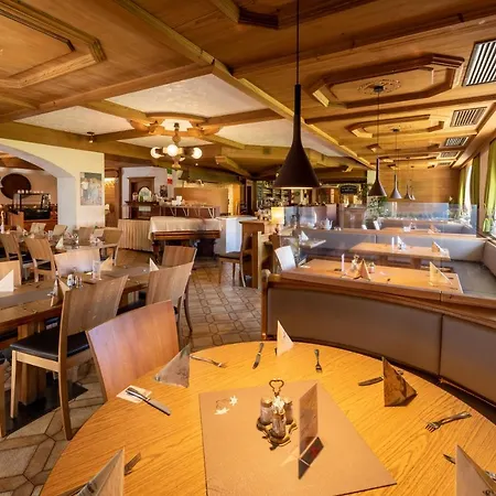 Restaurant Pizzeria Enzian - Sommerbergbahnen Inklusive Pensionat 4*