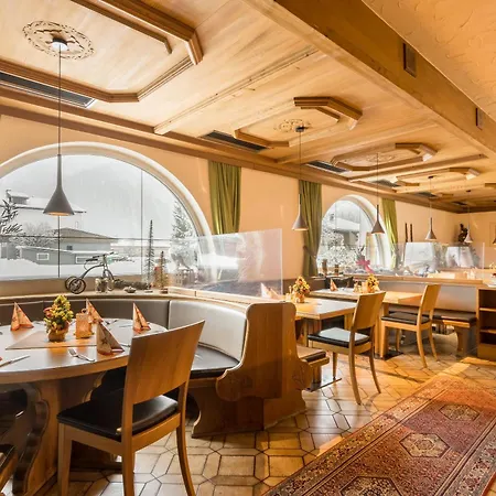 Pensionat Restaurant Pizzeria Enzian - Sommerbergbahnen Inklusive 4*