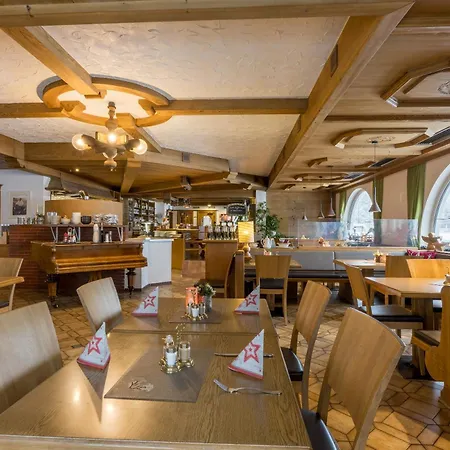 Pensionat Restaurant Pizzeria Enzian - Sommerbergbahnen Inklusive