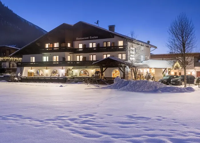 게스트하우스 Restaurant Pizzeria Enzian - Sommerbergbahnen Inklusive 탄하임