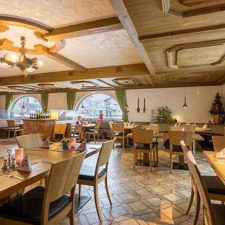 Casa de hóspedes Restaurant Pizzeria Enzian - Sommerbergbahnen Inklusive 4*